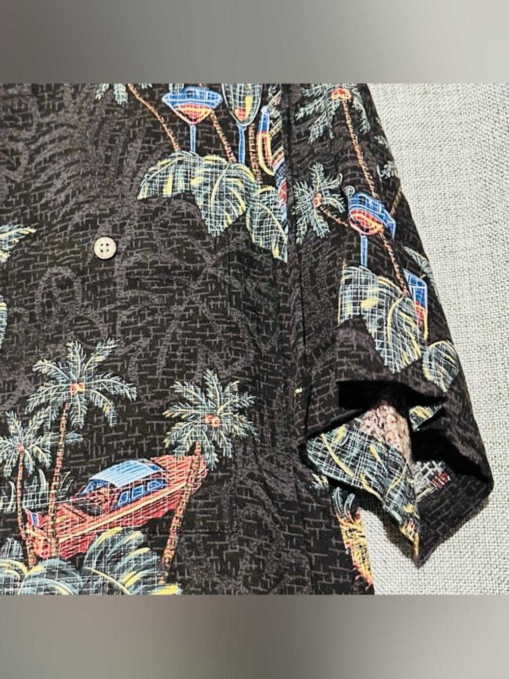 Batik Bay Vacation Men's Tropical Print Black Shirt, Size L - Picture 4 of 6